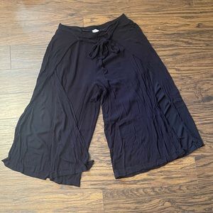 Sz Md Comfy Black Cropped Palazzo Pants w/ Open Legs & Lined w/ Shorts